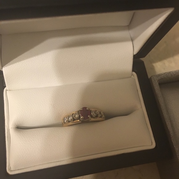 Gold rings n pendant - Picture 4 of 5